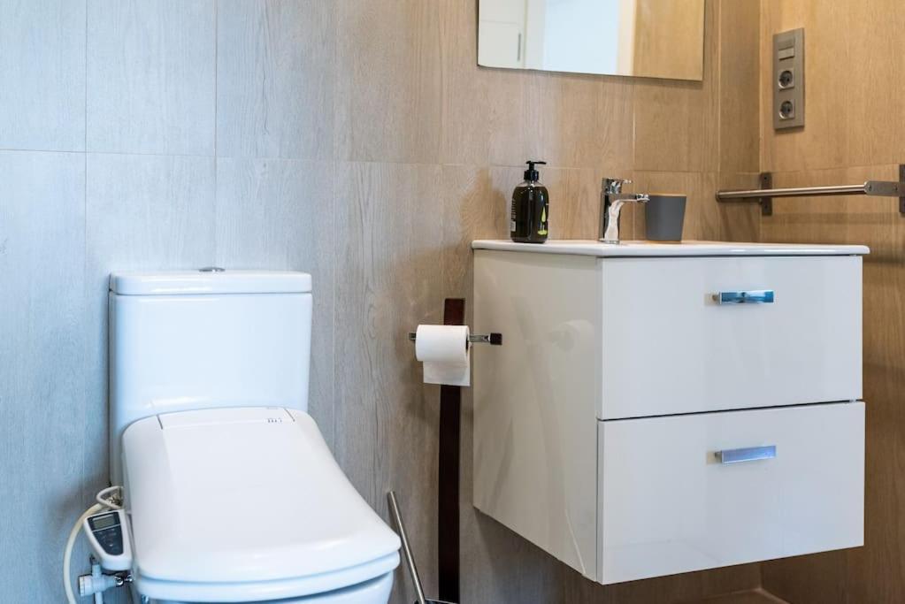 Moderno Con Piscina Y Parking Pangsapuri *